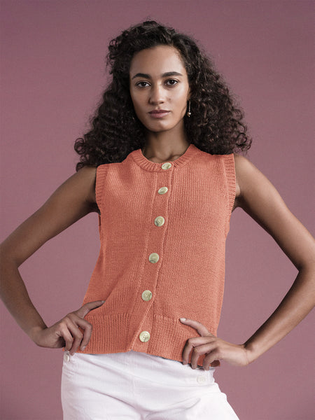 hfb_110426_PoseyVest_Clay-